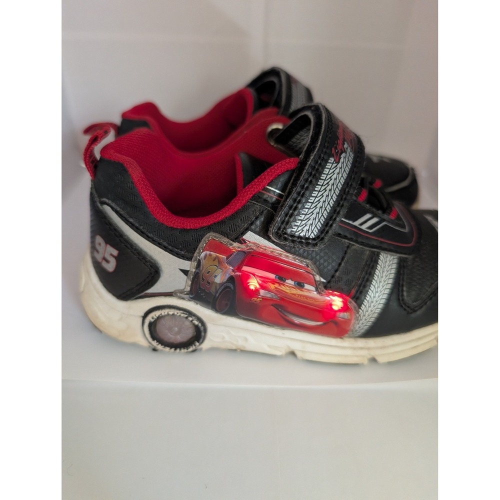 Lightning McQueen Boys Sneakers Shoes Sz 11 Light Up Cars 95 Racing Black Red - Picture 2 of 16